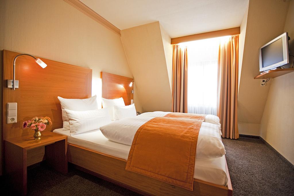 Hotel Krone Ohg Gerlingen Room photo